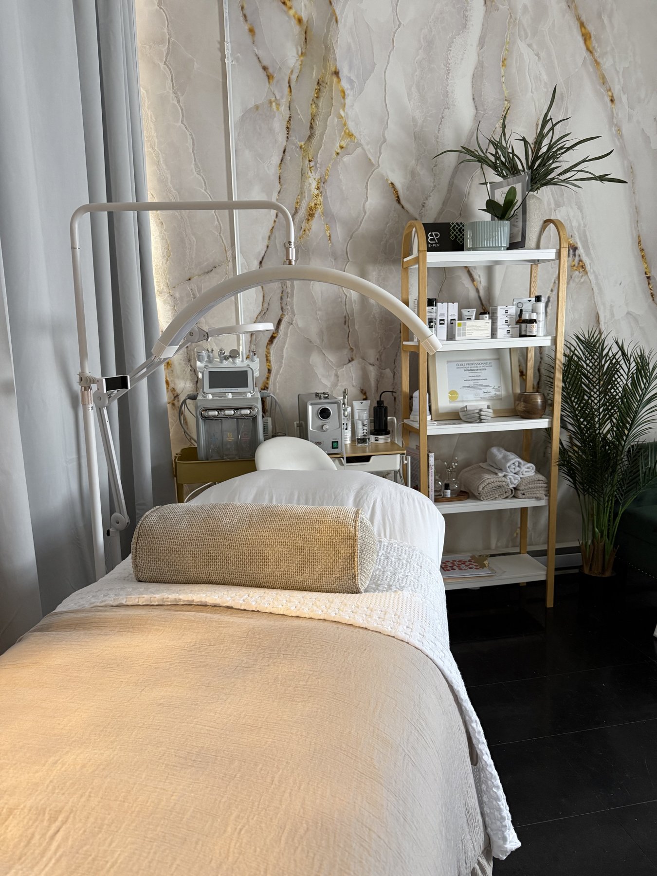 Treatment room at Atelier Peau Nu
